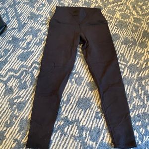 Women's alo yoga workout capris